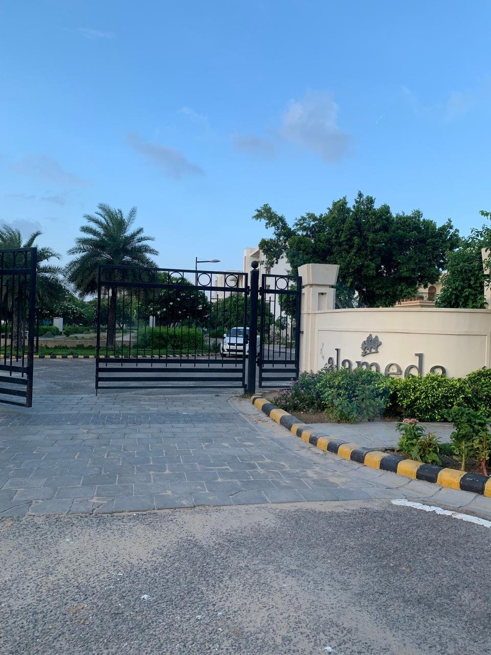 DLF Vs other luxury builder floors