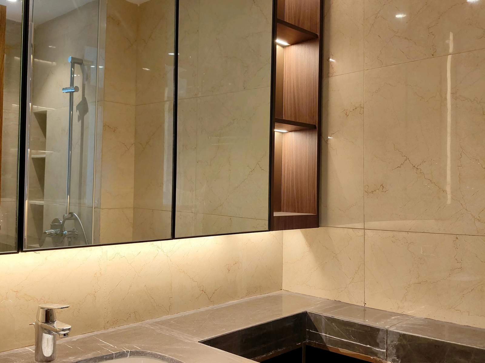 Builder Flats at DLF Phase 2