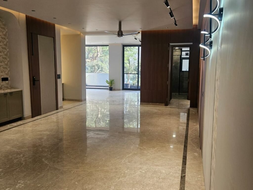 luxury builder floor for sale in Espace Nirvana Country